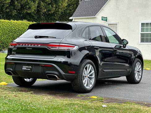 Certified 2025 Porsche Macan AWD/4WD image 8