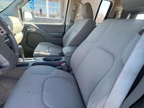 Used 2015 Nissan Frontier SV image 11