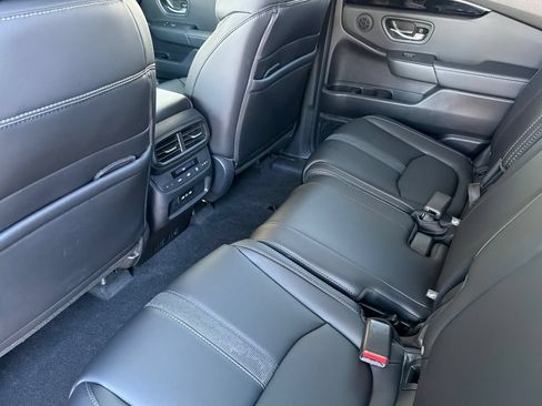 Certified 2025 Honda Pilot Touring image 12