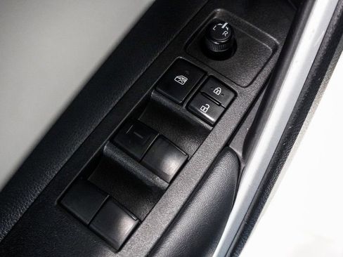Used 2025 Toyota Corolla Cross LE AWD/4WD image 19