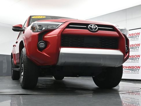 Used 2024 Toyota 4Runner TRD Off-Road Premium AWD/4WD image 33