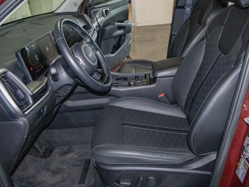 Used 2024 Kia Sorento S FWD image 8