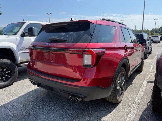 Used 2025 Ford Explorer ST AWD/4WD image 3