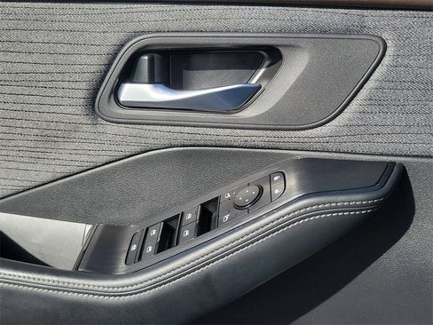 Certified 2023 Nissan Rogue SV image 15