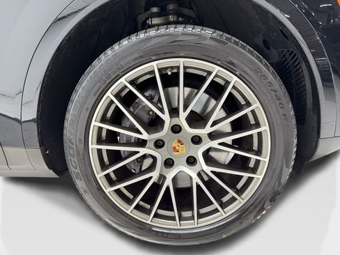 Used 2023 Porsche Cayenne Platinum Edition image 45