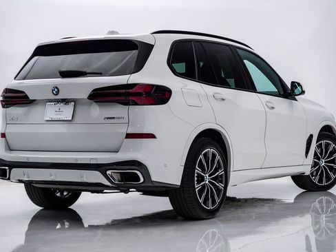 Used 2024 BMW X5 xDrive40i w/ M Sport Package image 9