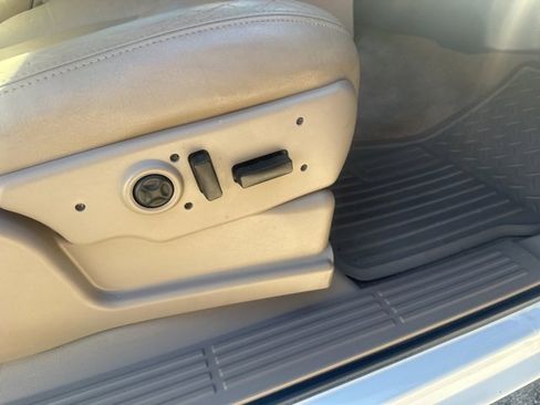 Used 2005 Chevrolet Silverado 3500 LT w/ Heavy-Duty Power Package image 9