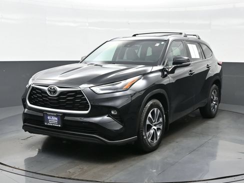 Used 2023 Toyota Highlander XLE AWD/4WD image 1