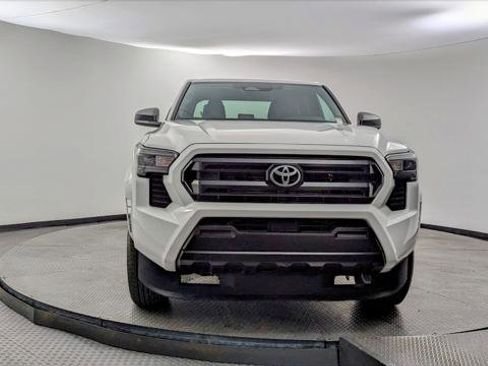 Used 2025 Toyota Tacoma SR image 12