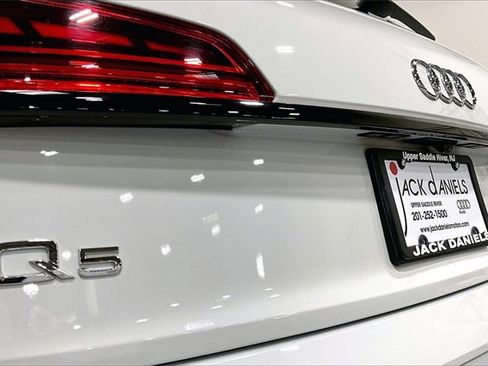 Used 2023 Audi Q5 e Prestige w/ Prestige Package image 32