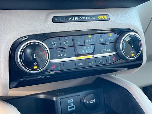 Used 2022 Ford Escape Titanium w/ Class II Trailer Tow Package image 16