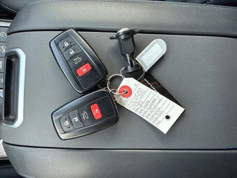 Certified 2021 Toyota Highlander Platinum AWD/4WD image 46