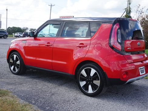 Used 2019 Kia Soul + image 17