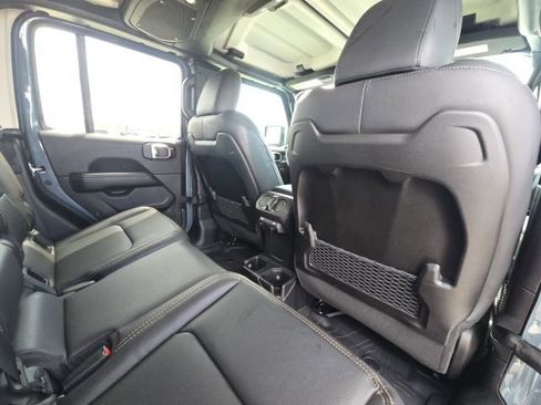 Used 2025 Jeep Gladiator Sport image 17