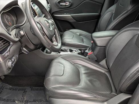 Used 2019 Jeep Cherokee Limited AWD/4WD image 16