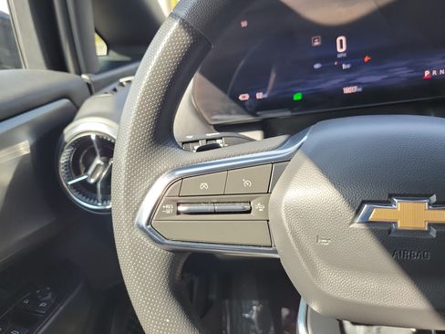 Used 2025 Chevrolet Equinox EV LT FWD image 19