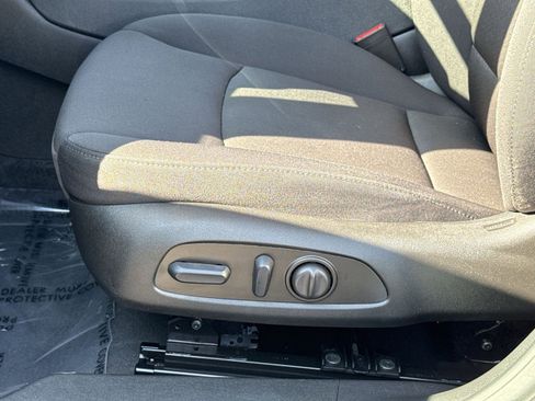 Used 2025 Chevrolet Malibu LT FWD image 14