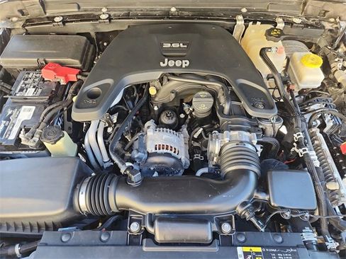 Used 2018 Jeep Wrangler Unlimited Sahara image 27