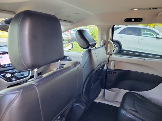 Used 2024 Chrysler Pacifica Touring-L FWD image 12