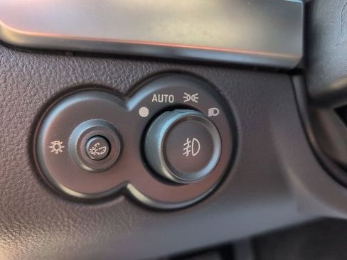 Used 2004 Chevrolet SSR w/ Preferred Equipment Group image 20