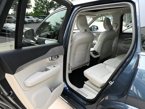 Used 2023 Volvo XC90 B6 Plus AWD/4WD image 36