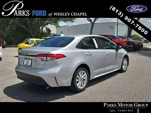 Used 2024 Toyota Corolla LE w/ LE Premium Package FWD image 4