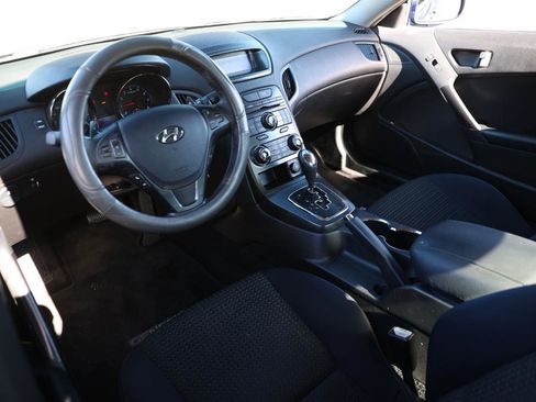 Used 2011 Hyundai Genesis 2.0T image 4