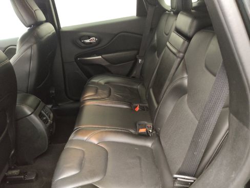 Used 2019 Jeep Cherokee Limited FWD image 18