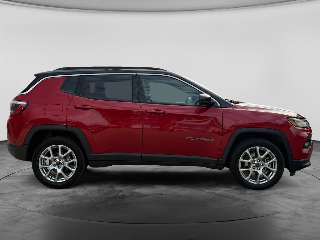 Used 2025 Jeep Compass Limited AWD/4WD image 11