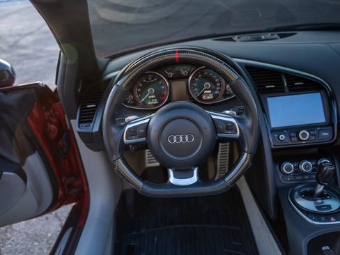Used 2011 Audi R8 V10 image 16