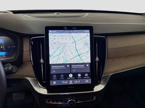 Certified 2025 Volvo XC90 T8 Ultra w/ Protection Package Premier AWD/4WD image 16