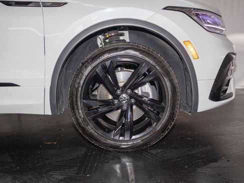 Used 2024 Volkswagen Tiguan SE R-Line image 9