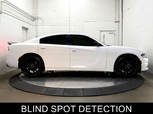 Used 2017 Dodge Charger SXT w/ Blacktop Package RWD image 10