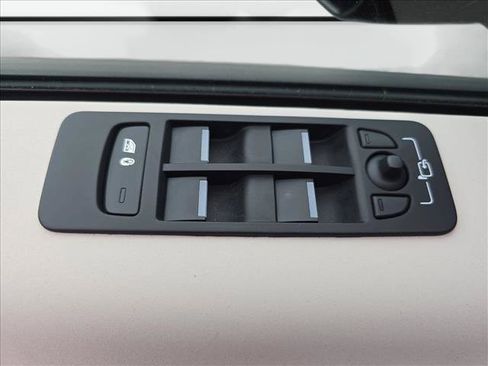 Certified 2025 Land Rover Discovery Sport S AWD/4WD image 28