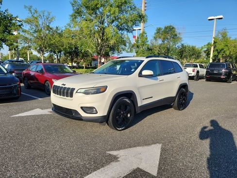 Used 2019 Jeep Cherokee Latitude Plus AWD/4WD image 4