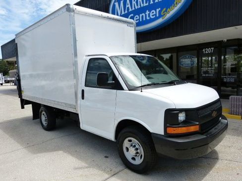 Used 2017 Chevrolet Express 3500 RWD image 6