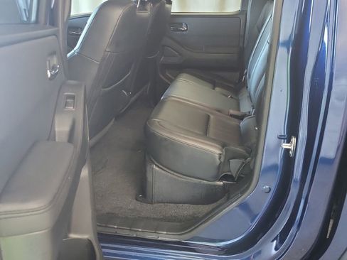 Used 2022 Nissan Frontier PRO-4X w/ Pro-4X Premium Package image 17