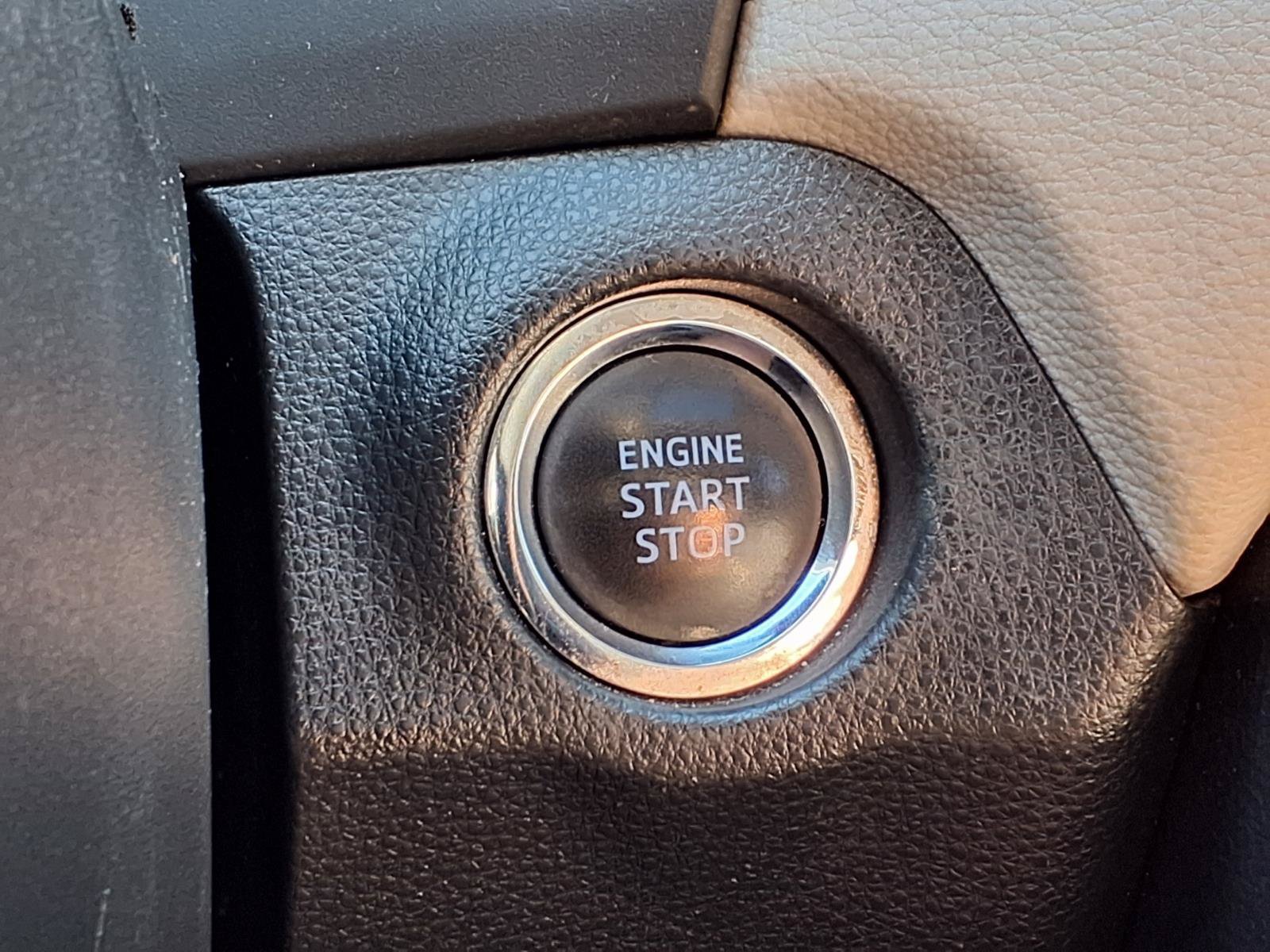 Used 2020 Toyota RAV4 XLE w/ Convenience Package FWD image 27