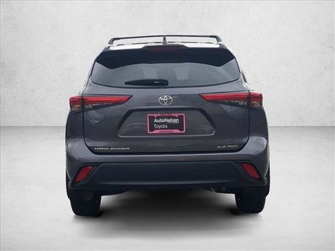 Certified 2023 Toyota Highlander XLE image 7