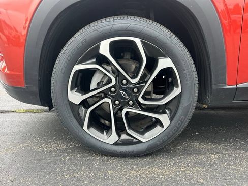 Certified 2024 Chevrolet Trax RS w/ Sunroof Package FWD image 31