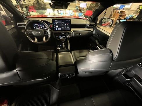 Used 2025 Toyota 4Runner TRD Off-Road Premium AWD/4WD image 3