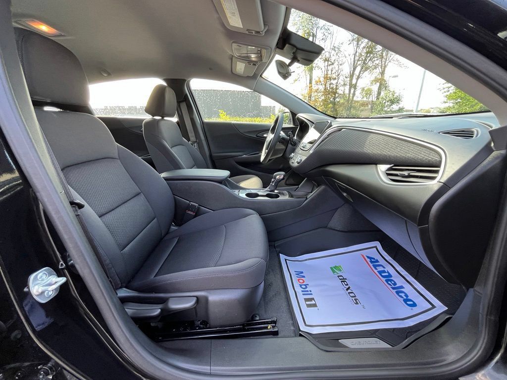 Used 2025 Chevrolet Malibu RS w/ LPO, Floor Liner Package FWD image 21