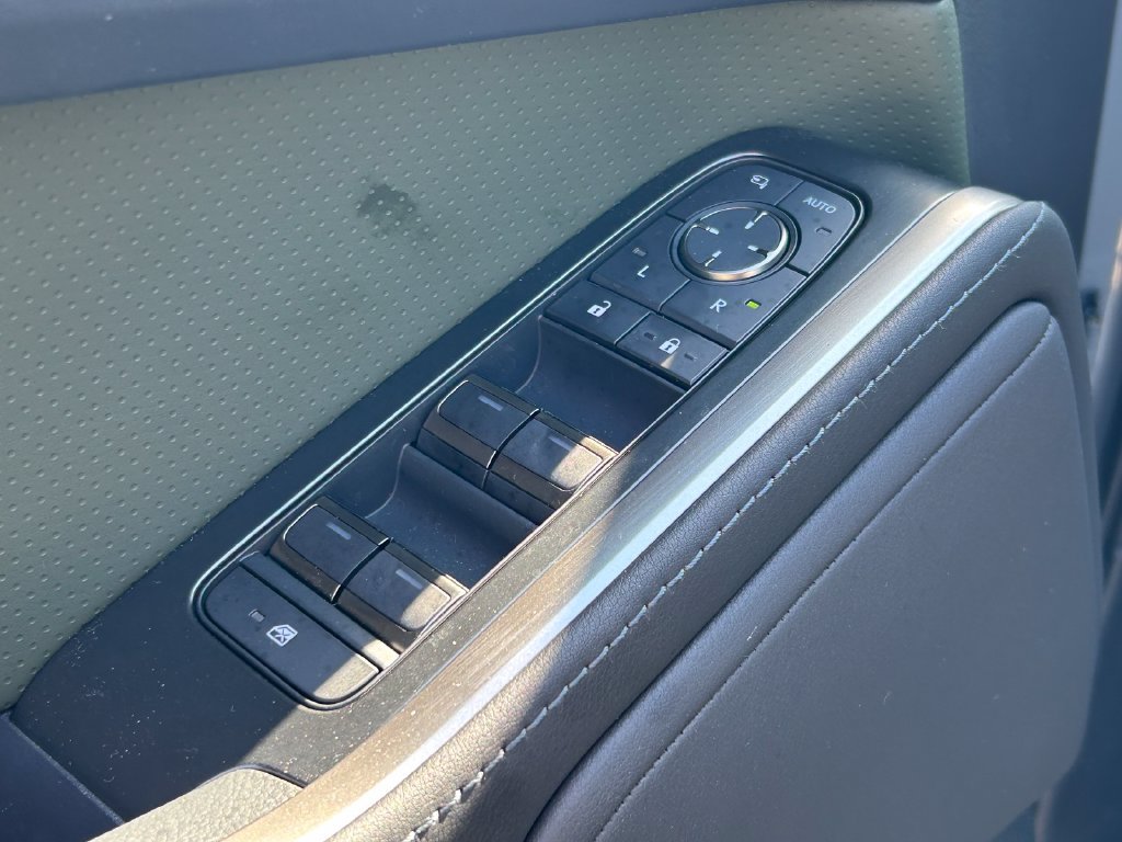 Used 2025 Lexus GX 550 w/ Accessory Package (32) AWD/4WD image 25
