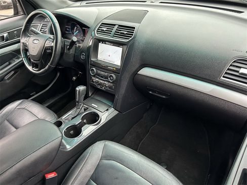 Used 2017 Ford Explorer XLT w/ Equipment Group 202A image 12