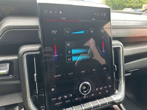 Used 2025 GMC Yukon XL Denali AWD/4WD image 18