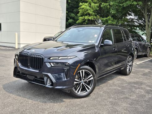 Used 2023 BMW X7 xDrive40i w/ M Sport Package AWD/4WD image 1