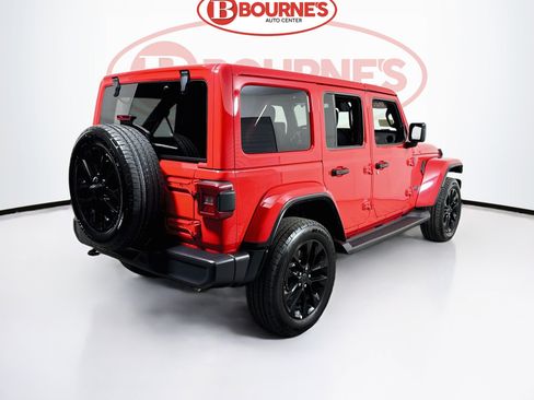 Used 2025 Jeep Wrangler Unlimited Sahara AWD/4WD image 9