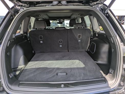 Certified 2025 Jeep Grand Cherokee Limited w/ Luxury Tech Group II image 8