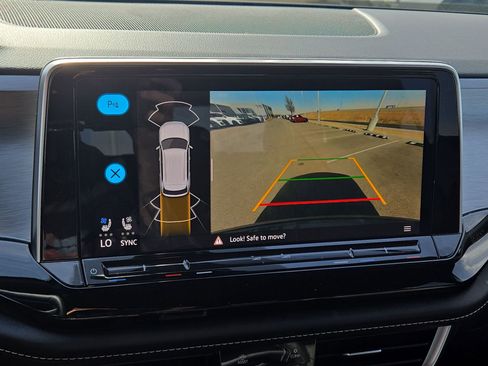 Used 2024 Volkswagen Atlas Cross Sport SE image 18