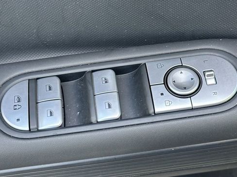 Used 2024 Hyundai Ioniq 5 SE image 12